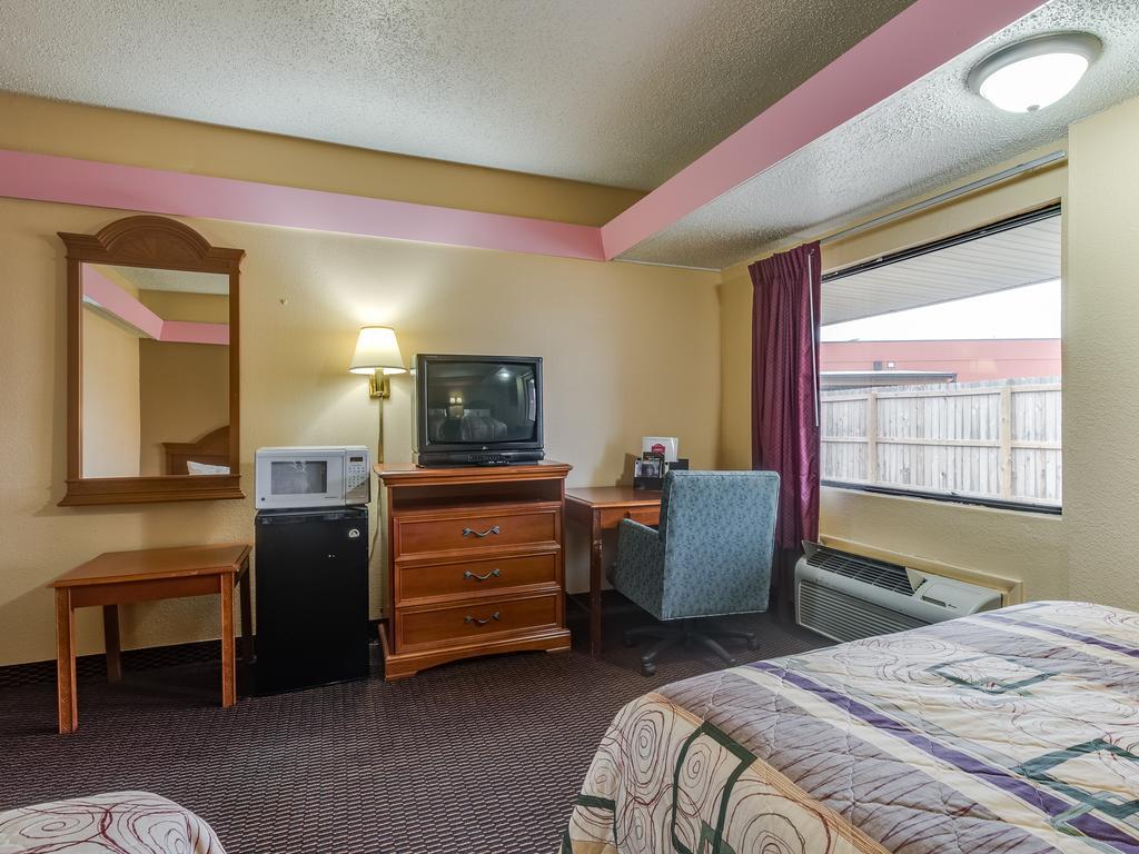 Travelers Inn Midwest City Kültér fotó