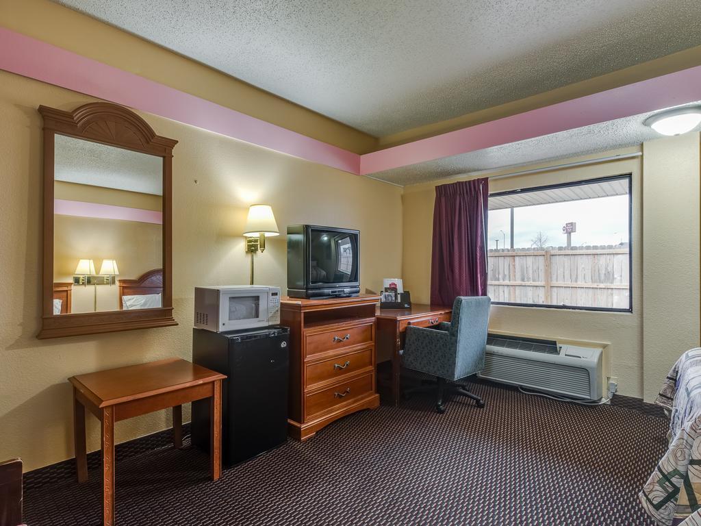 Travelers Inn Midwest City Kültér fotó