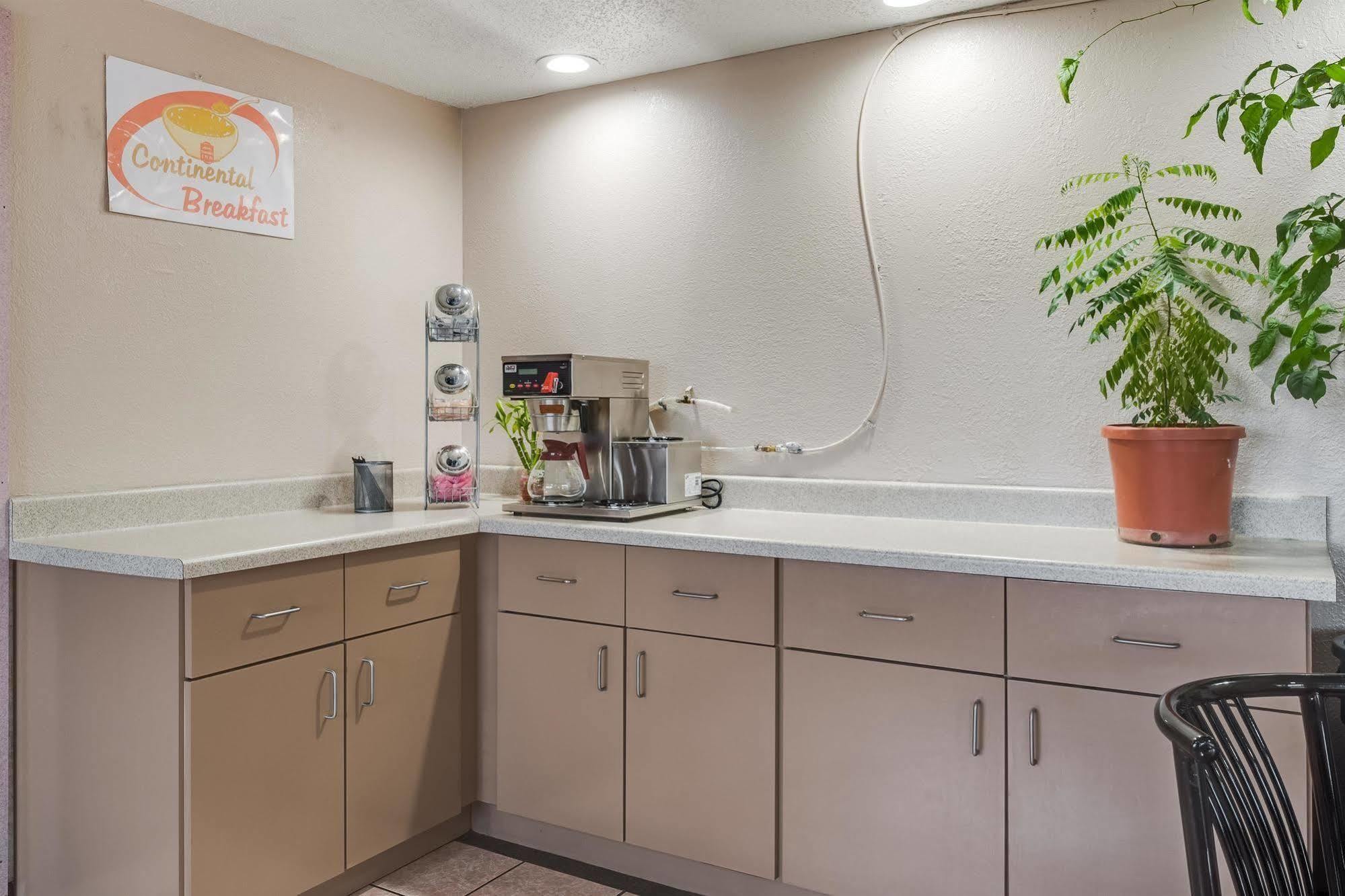 Travelers Inn Midwest City Kültér fotó